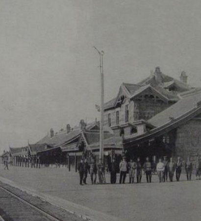 1,1900年8月,由沙俄始建的四平火车站.