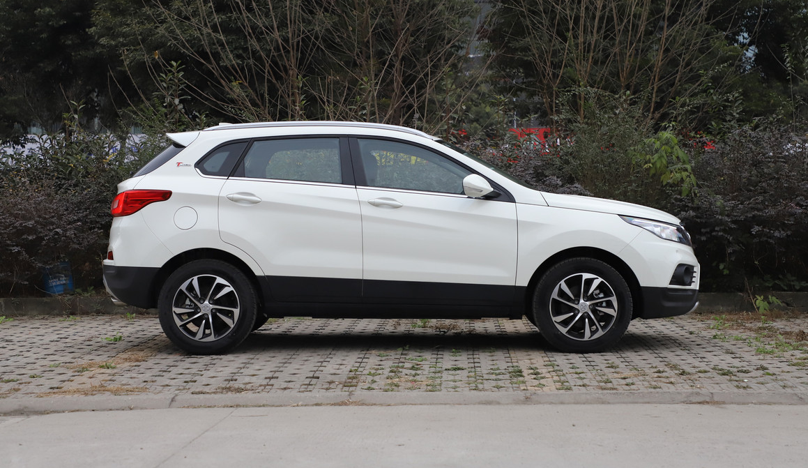 感觉十分不一般,高级感十足的绅宝-绅宝x55,大部分年轻人都喜欢