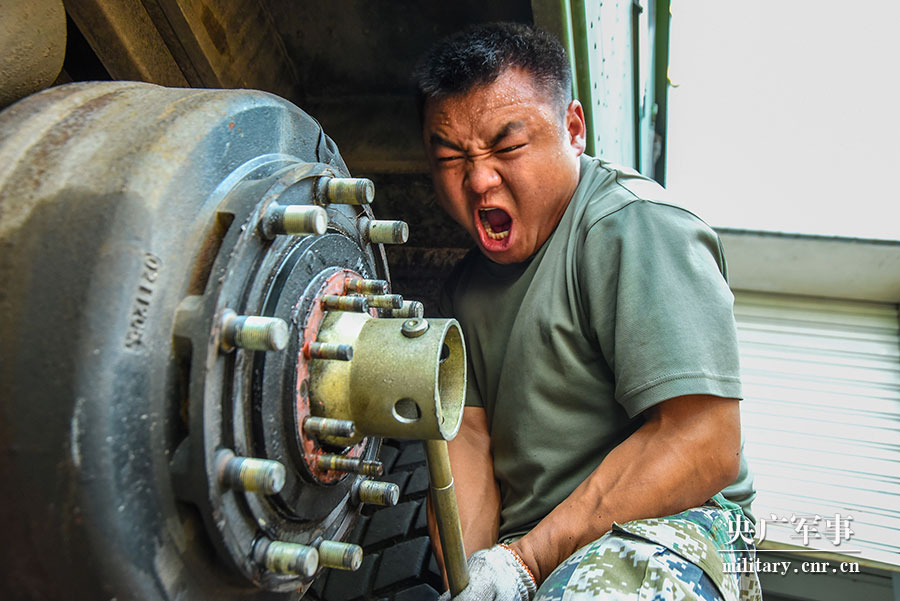 狠!狰!劲旅"表情包"诠释兵哥血性青春