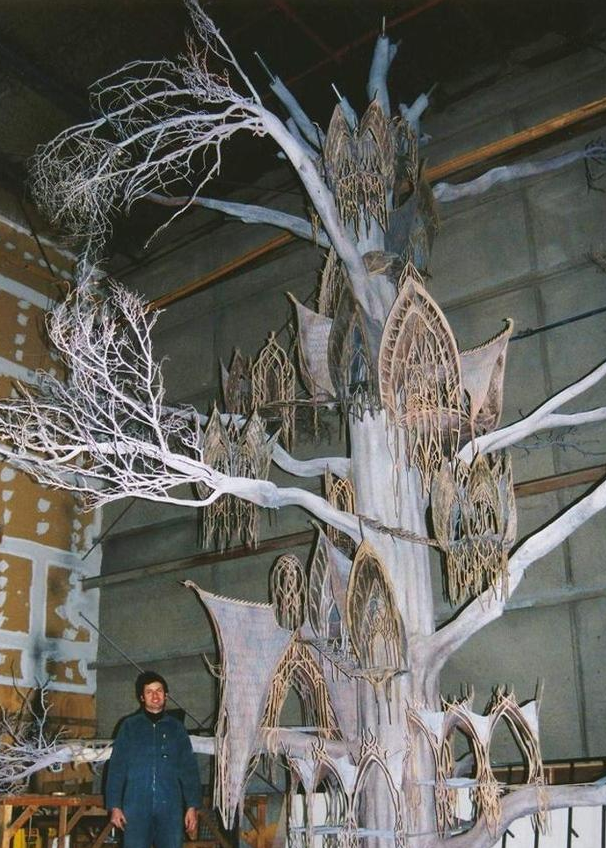 8.《魔戒》当中精灵树家园.