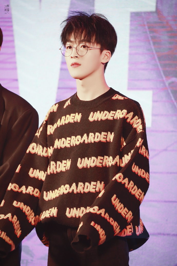 学着过年# #鼠年新愿# #何洛洛 你笑起来真好看# 上海演唱会个人应 