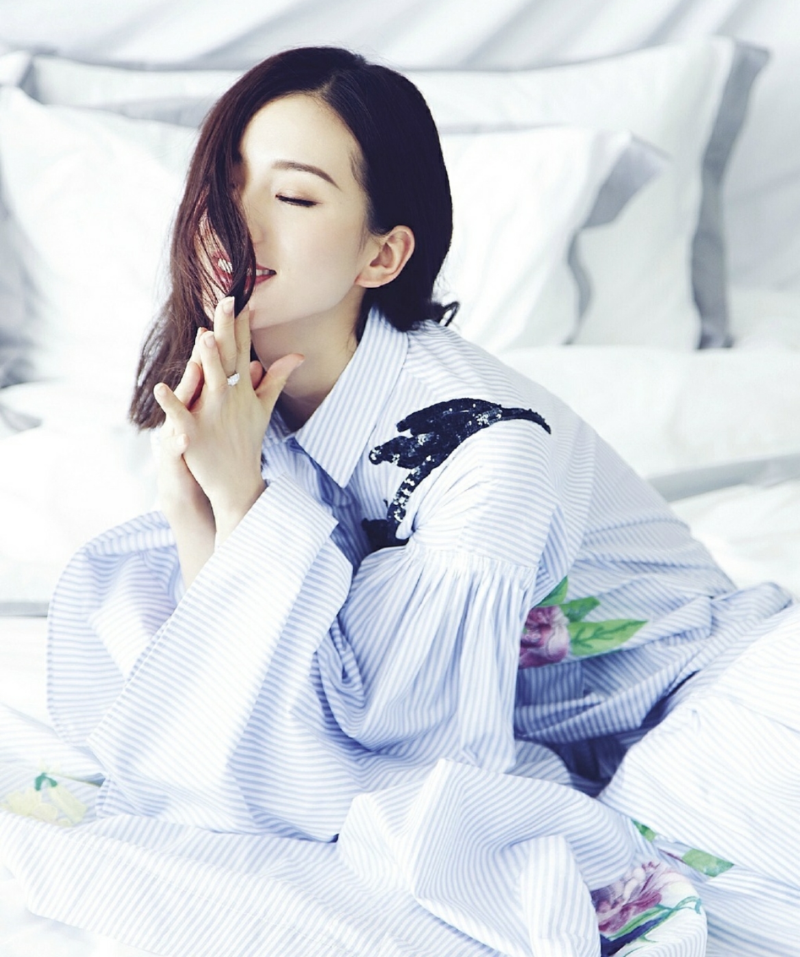 肤如凝脂,面若桃花的女星,网友调侃:水嫩如婴