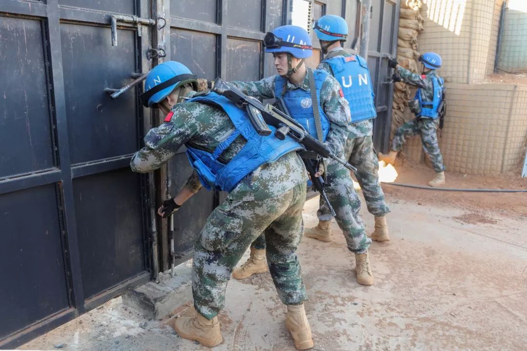 中国第6批赴马里维和部队组织安全防卫演练