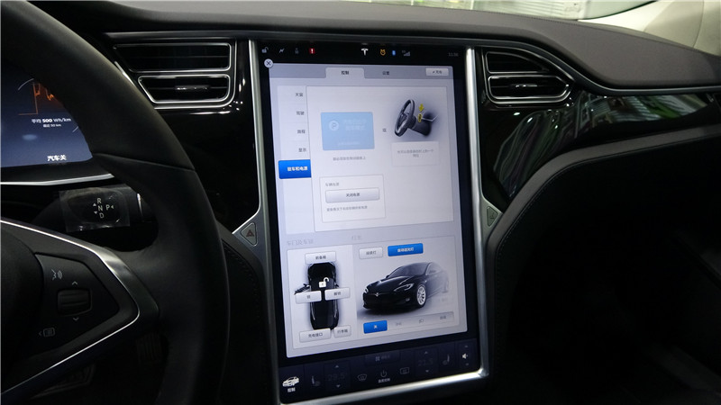 特斯拉model s实拍图 中控大屏看着真是太爽了