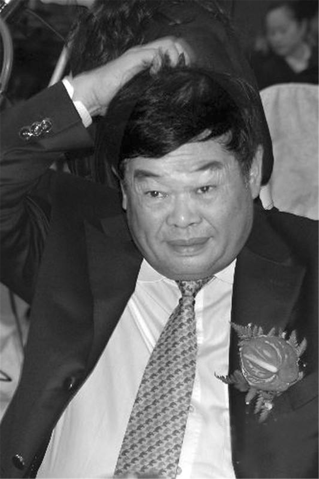 玻璃大王曹德旺,40年只做好一块玻璃,资产捐了百亿还有百亿!