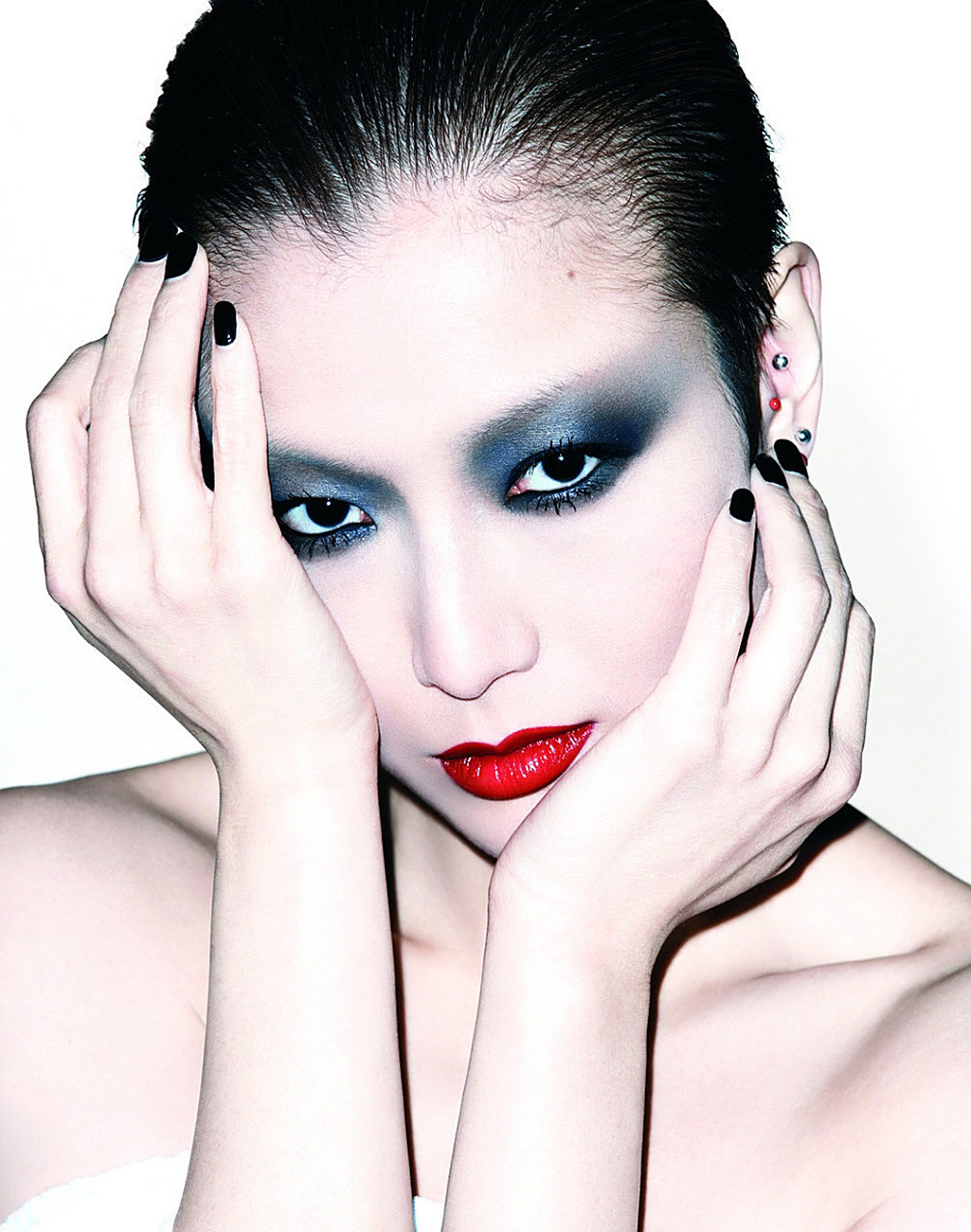 我最近迷上了时尚烟熏妆!