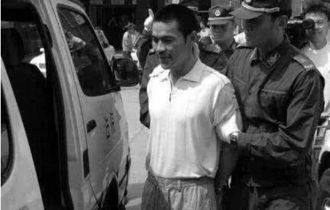 黑帮老大乔四的金牌打手,当年风光无限,现在只能靠捡破烂为生