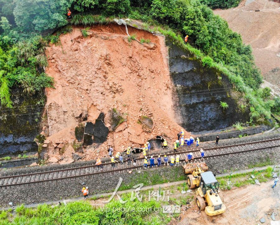 铁路边坡塌方图片图片