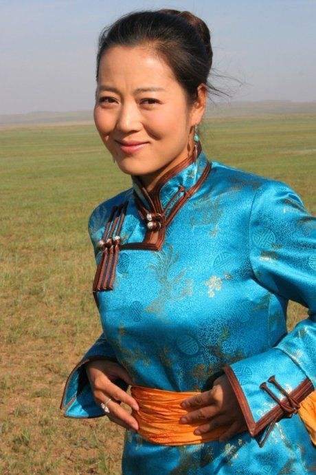 王茜华年轻时候有多美?看她以前的照片就知道了,好完美的女人!