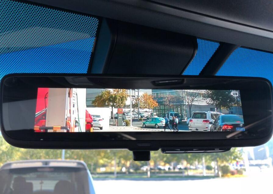 全新19款丰田埃尔法到港实拍,换装金色轮毂,流媒体后视镜成亮点