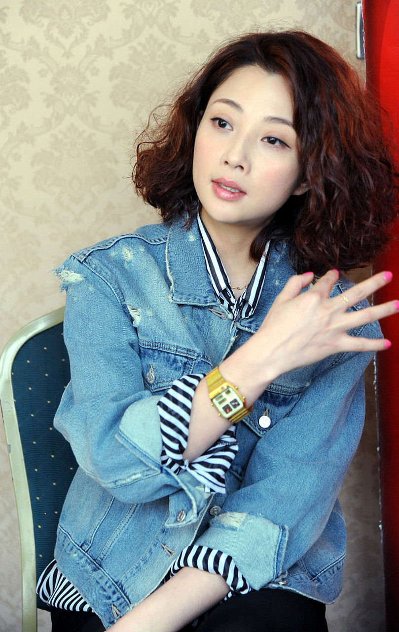 这是金星仅有的一次被动采访,金星问殷桃icon:"据说啊,你以前结过婚?