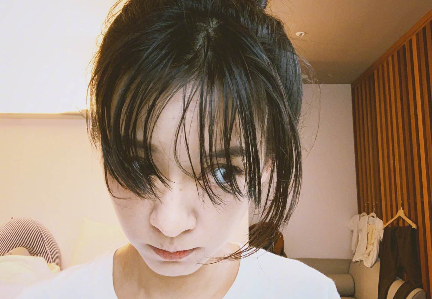 陈意涵晒"卸货"自拍照,素颜出镜油头放飞自我,依旧少女感满满