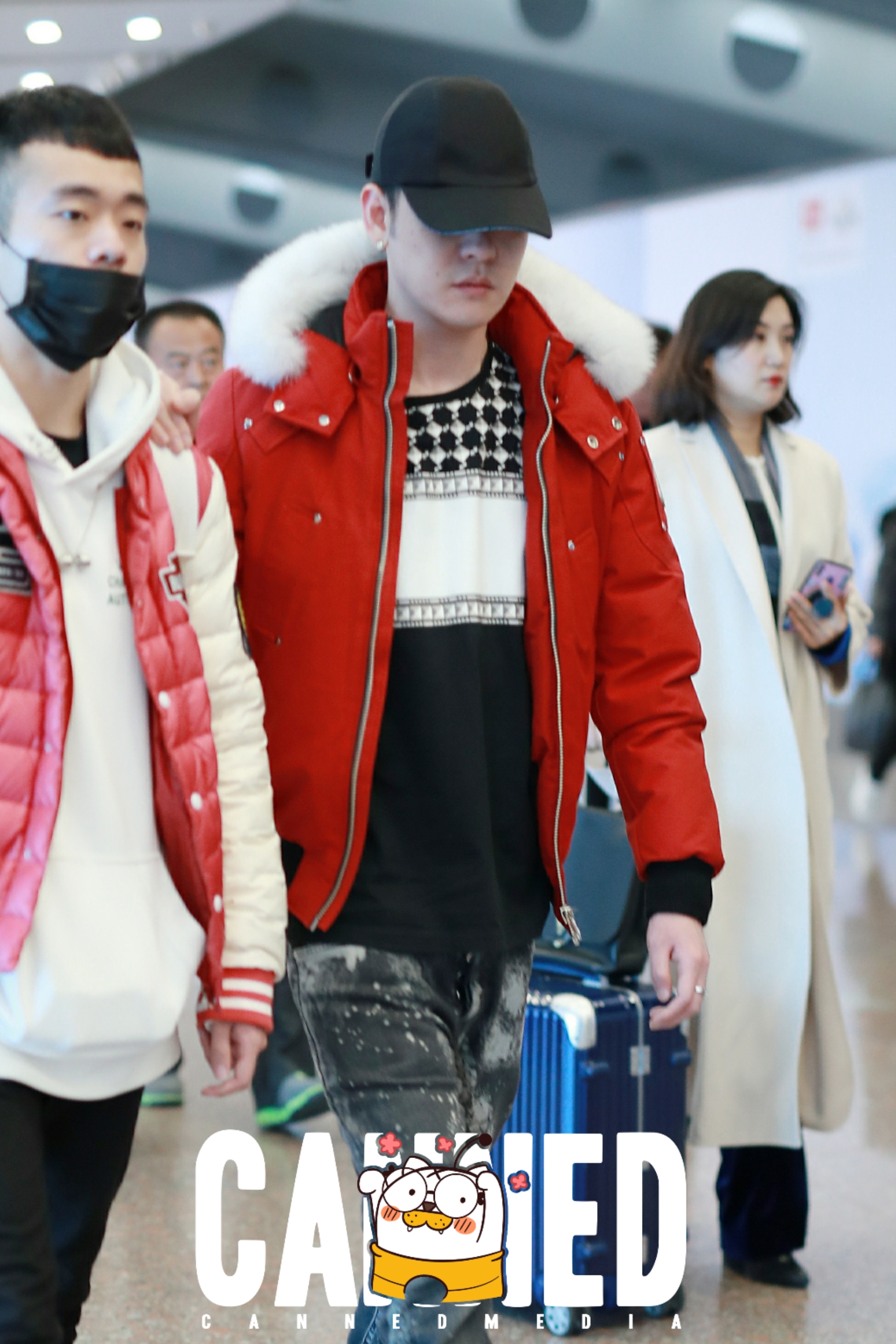 张云雷现身机场,网友:是日思夜想的辫儿哥哥啦