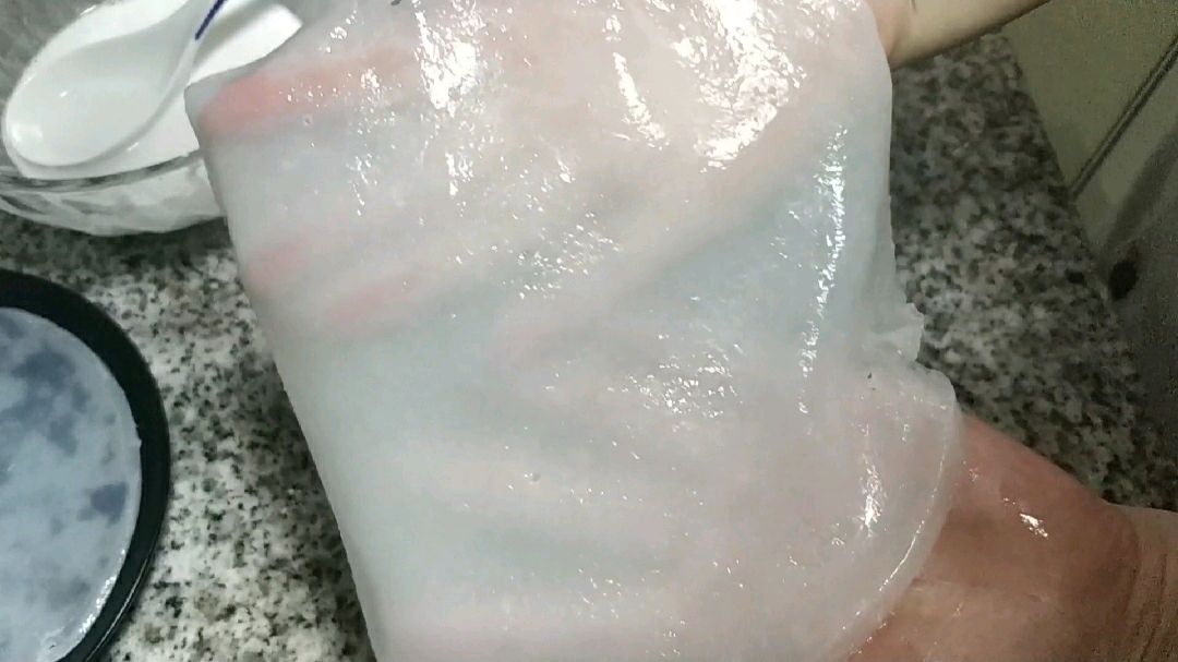 值得收藏的凉皮做法,不揉面不洗面,做出来的凉皮透明有韧性