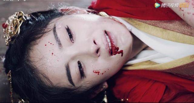 跌倒不可怕,就是有点惨,看看这些女星跌倒的样子,大家心疼吗?