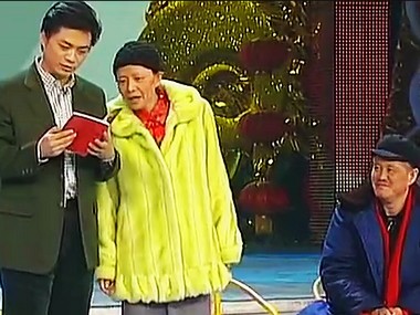 春晚发生意外,宋丹丹忘带包没人知道,最服他瞎编一句台词就火了