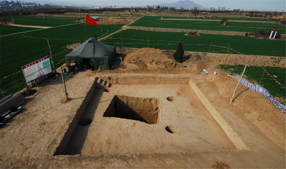 河南的西周墓,却出土北方风格的"猪龙",专家:2000年前的审美