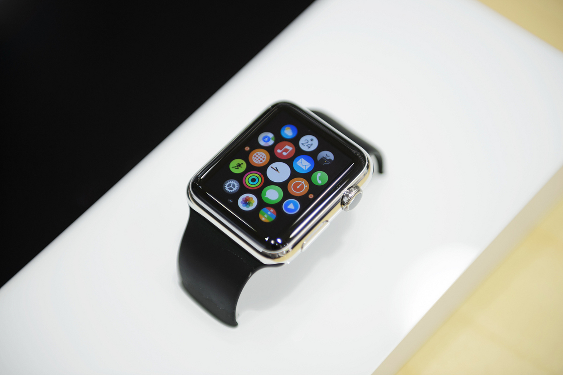 【今日话题:智能手表也要玩出花,apple watch s8将迎来大改,会有哪些