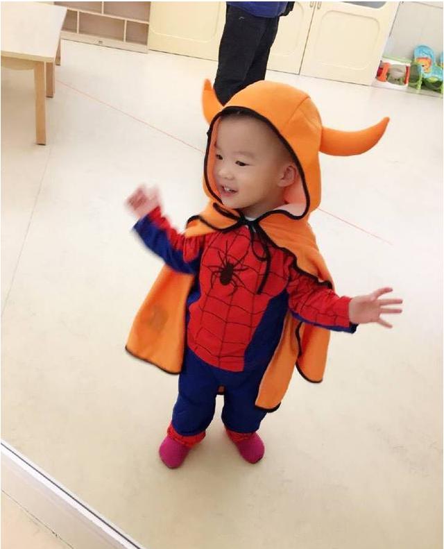 参观吴京住的豪宅,全屋地面铺着棕色木地板,装修也太奢华了