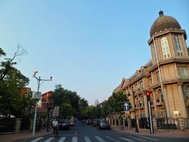 西开教堂始位于天津和平区滨江道独山路,坐西南朝东北,全称天主教西开