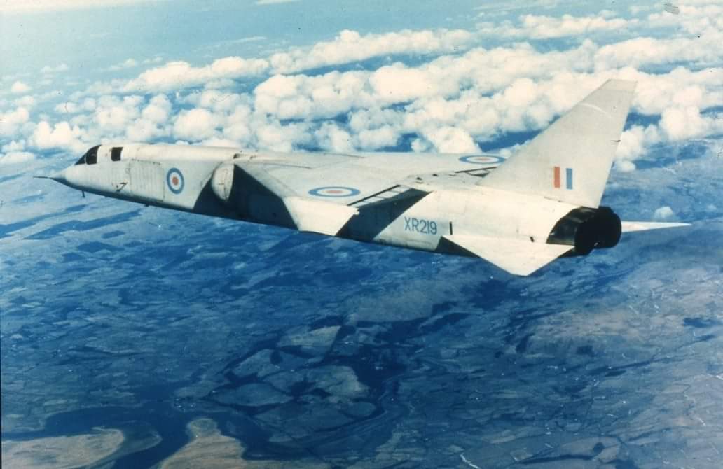 英国夭折的tsr2战术侦察攻击机