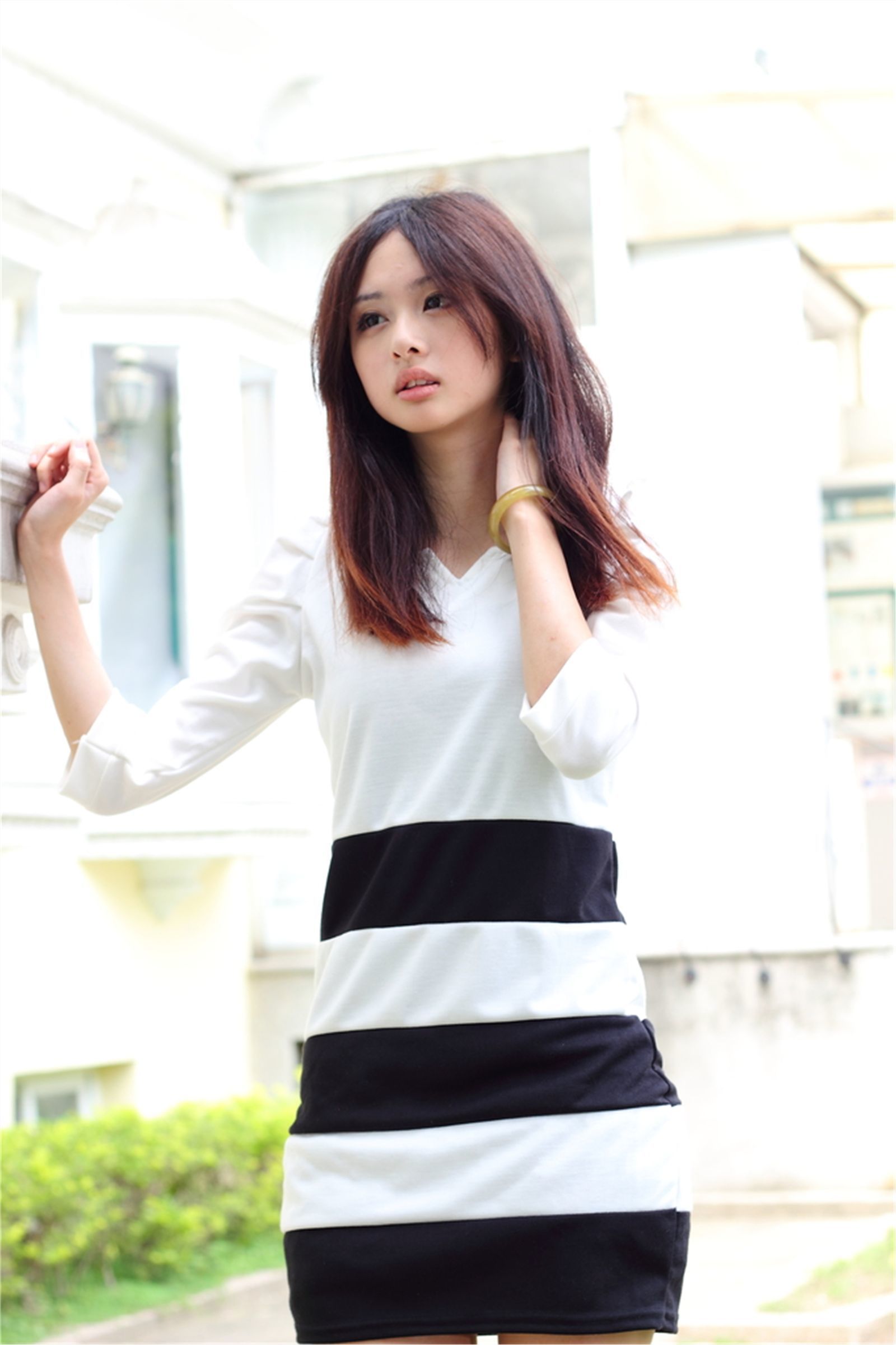 小巧玲珑的女孩精致的面容