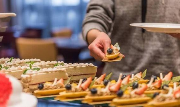 聪明人吃自助餐,从不点这3种菜,餐厅员工:老板自己也不吃!