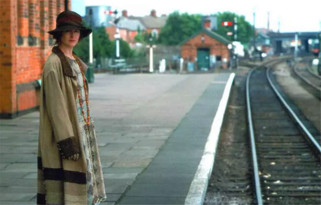 高分电影《时时刻刻》,不同时空里挣扎的内心,无法逃避的现实