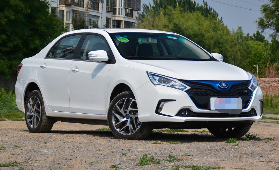 就是因为这个外观才关注并购买了比亚迪-ev300 尊享版,前脸霸气,屁股