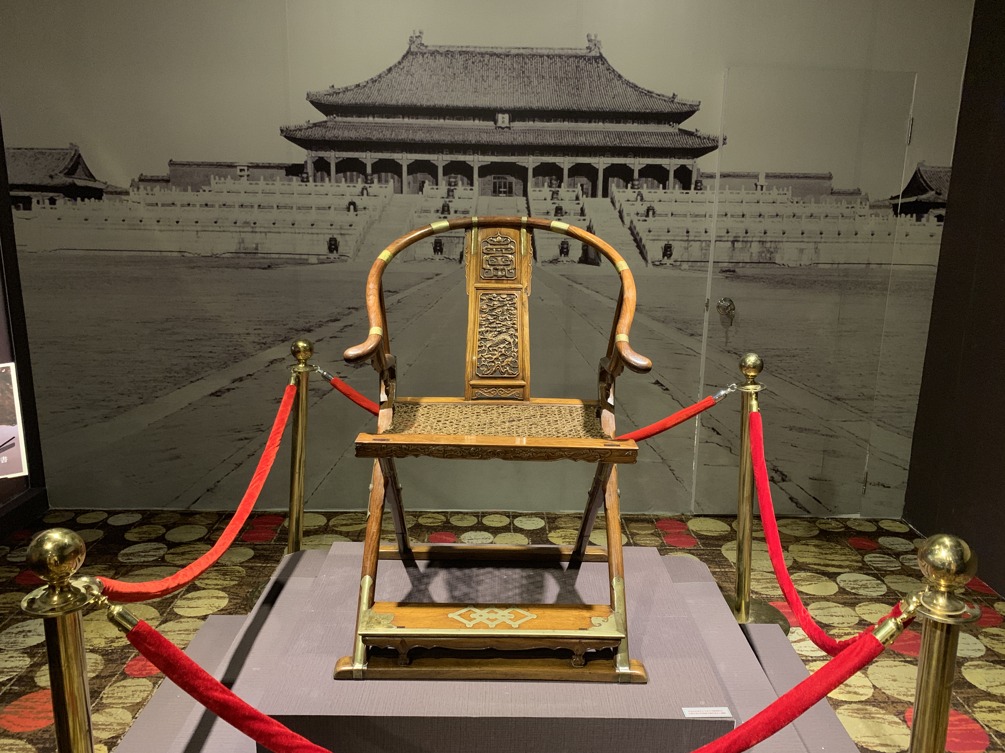 老料新作交椅vs黄花梨传世品,截然不同的收藏预期