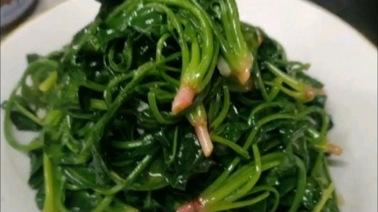 饭店的蒜泥菠菜为啥好吃?原来炒菜有窍门,大厨教你正确的做法