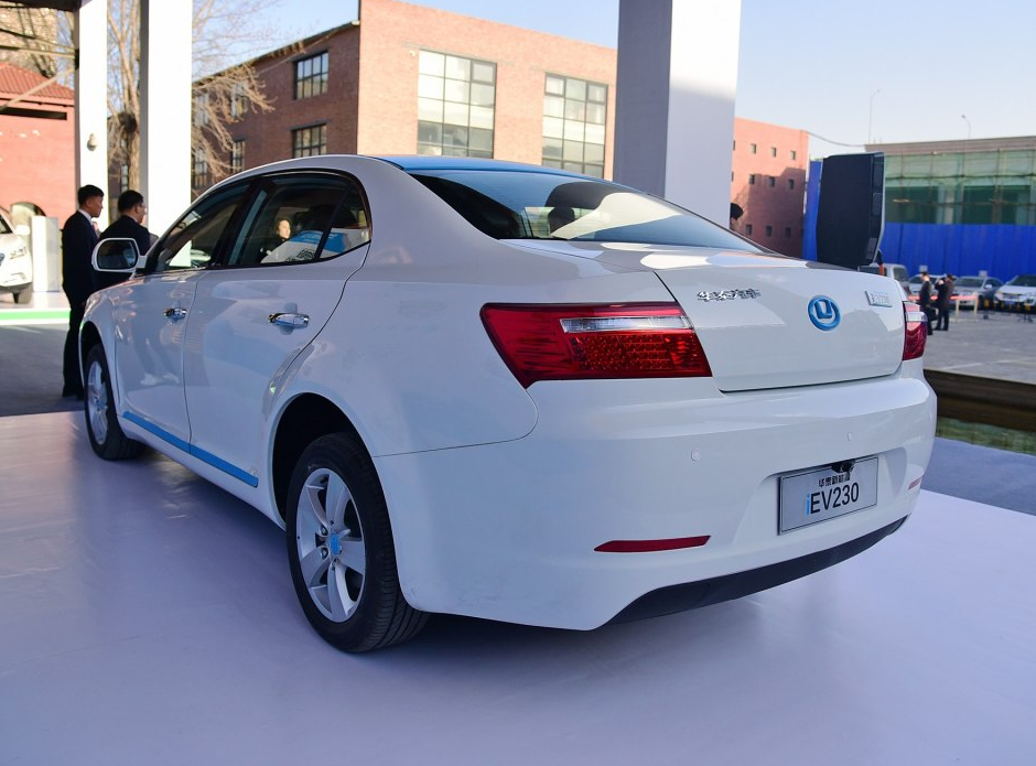 解读华泰iev230之美,潮流的设计风格,回头率非常高