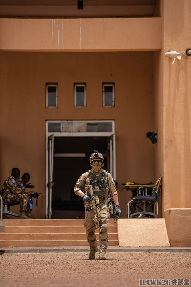 中国造81式班用机枪意外出镜 挪威特种部队保卫马里机场