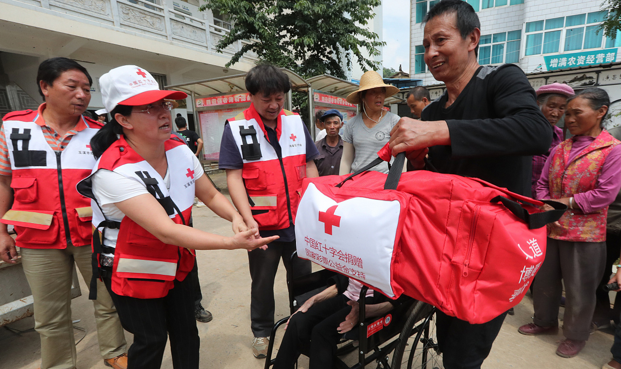 顺其自然的爱心人士,25年如一日地捐款1577万,这种坚持和执着让人肃然