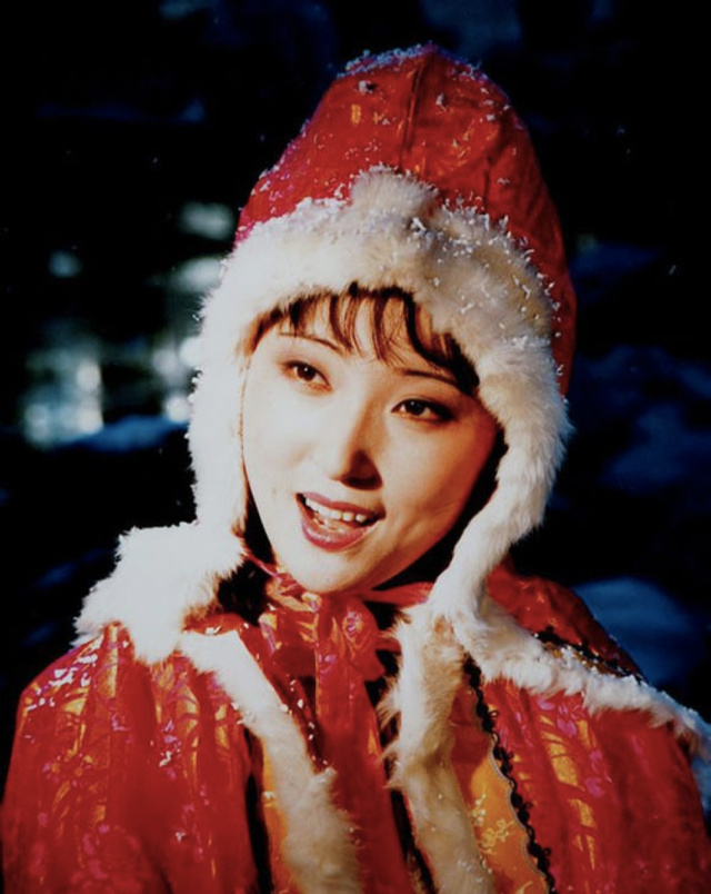 林黛玉的红衣照,最后一张,她身穿红色嫁衣,实在太美