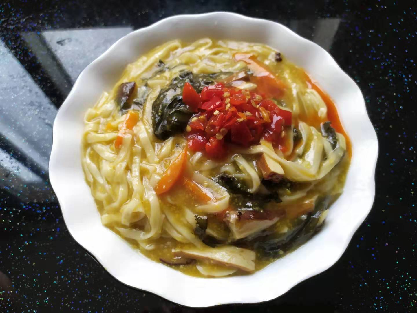 风味独特的芝麻叶糊涂面条