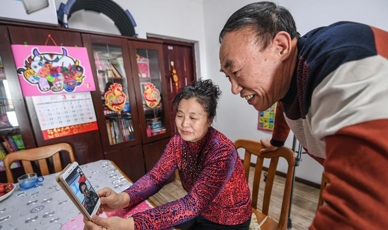 河南農村小夥去國外打工,如今年入十萬娶妻生子過上幸福的生活!