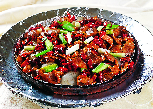高温铁板辣炒鸡胗:辣炒鸡胗是一道色香味俱全的地方名菜,属于川菜系