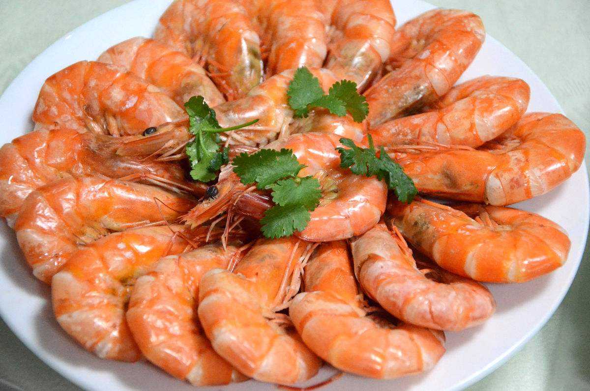 做水煮虾时,牢记这3点,虾肉非常的鲜嫩,没有一点腥味