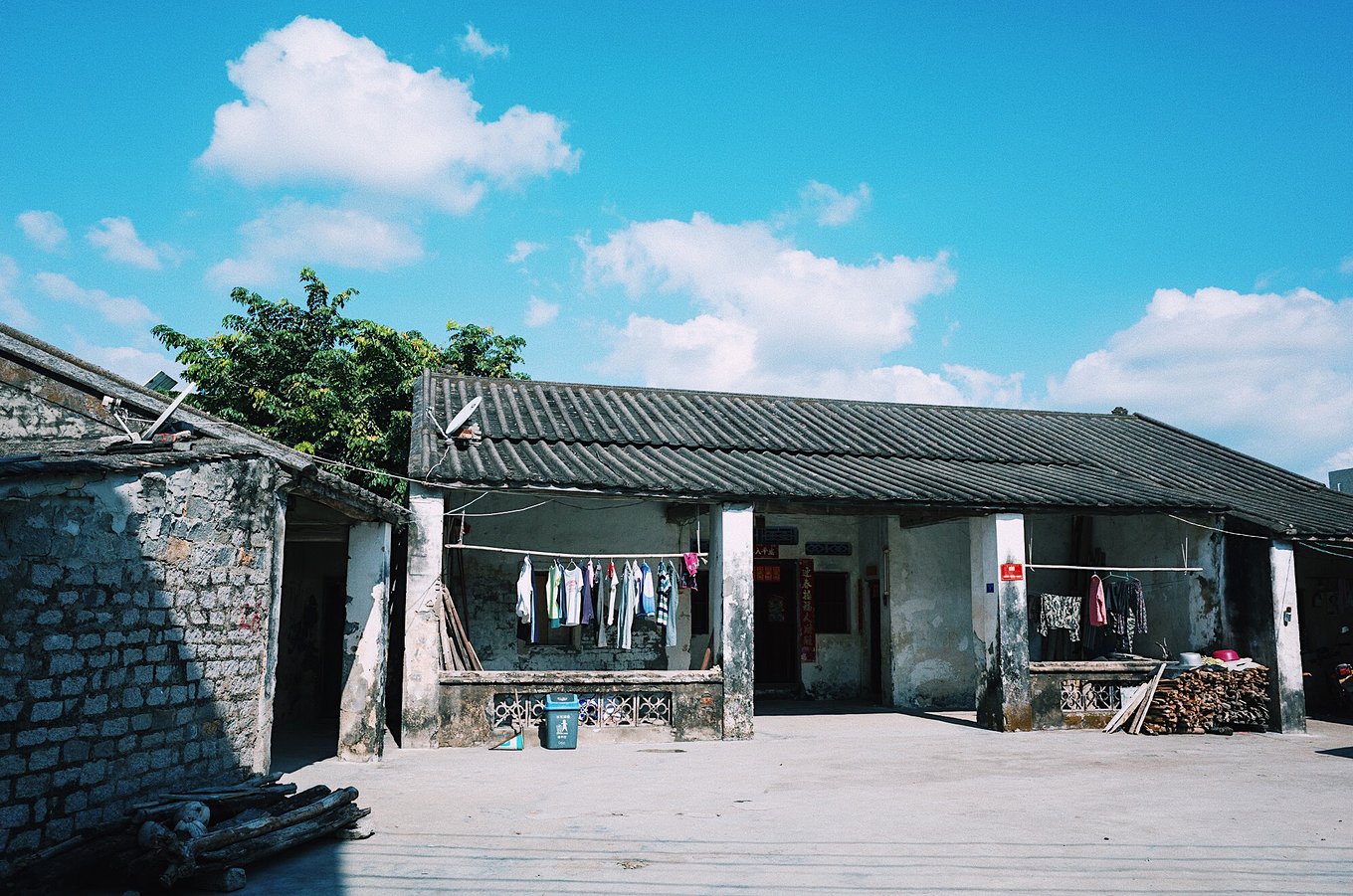 门楼,正室,横屋,正壁组成的生态庭园四合院,是海南省保存最完好,规模