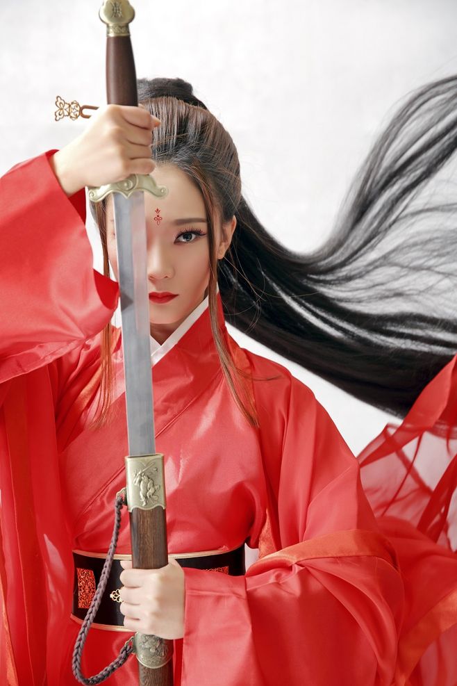 修仙逆袭爽文:她有仙府空间,驭灵兽炼灵丹,连反派boss也成忠犬