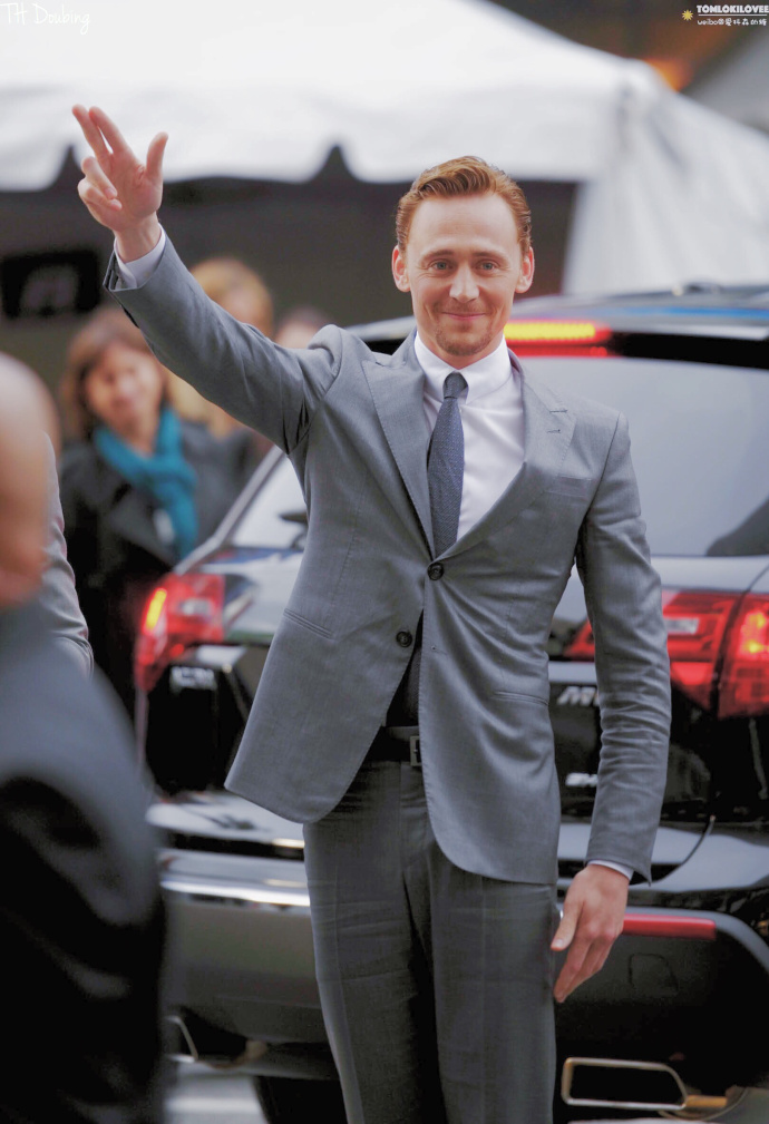 抖森汤姆·希德勒斯顿西装look秀,又帅又萌又逗比!