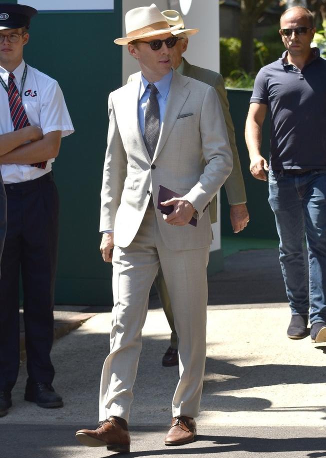 卷福变身铁粉观战温网 打扮绅士风十足帅气又迷人