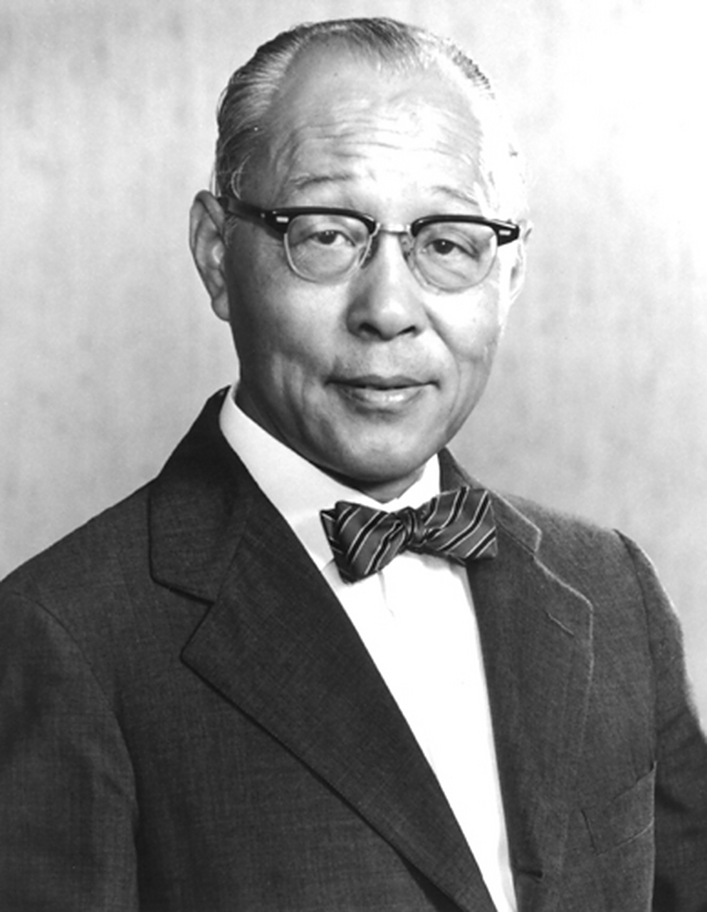 今日热点#【那年今日出生的名人们】1920年王安,华裔电脑巨人.