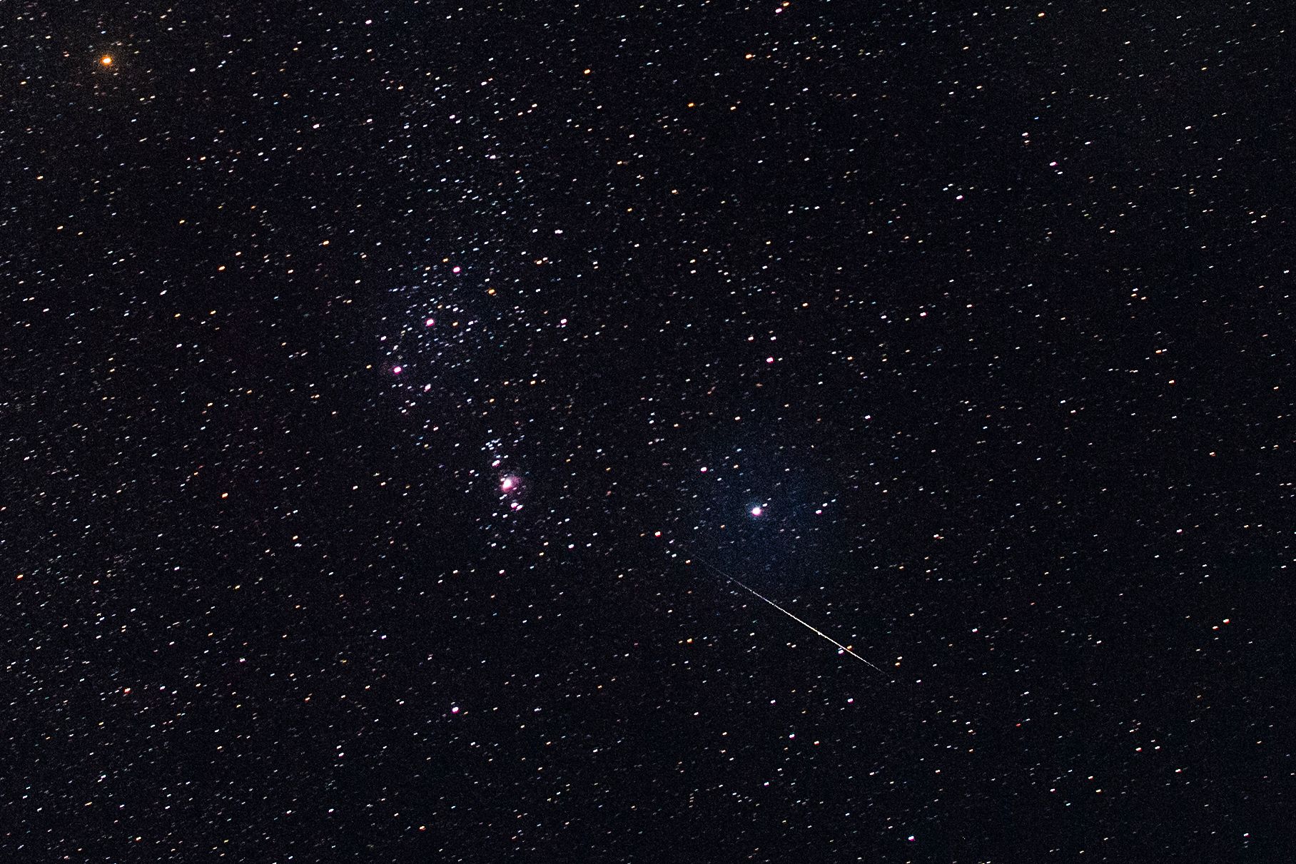 双子座流星雨绽放夜空