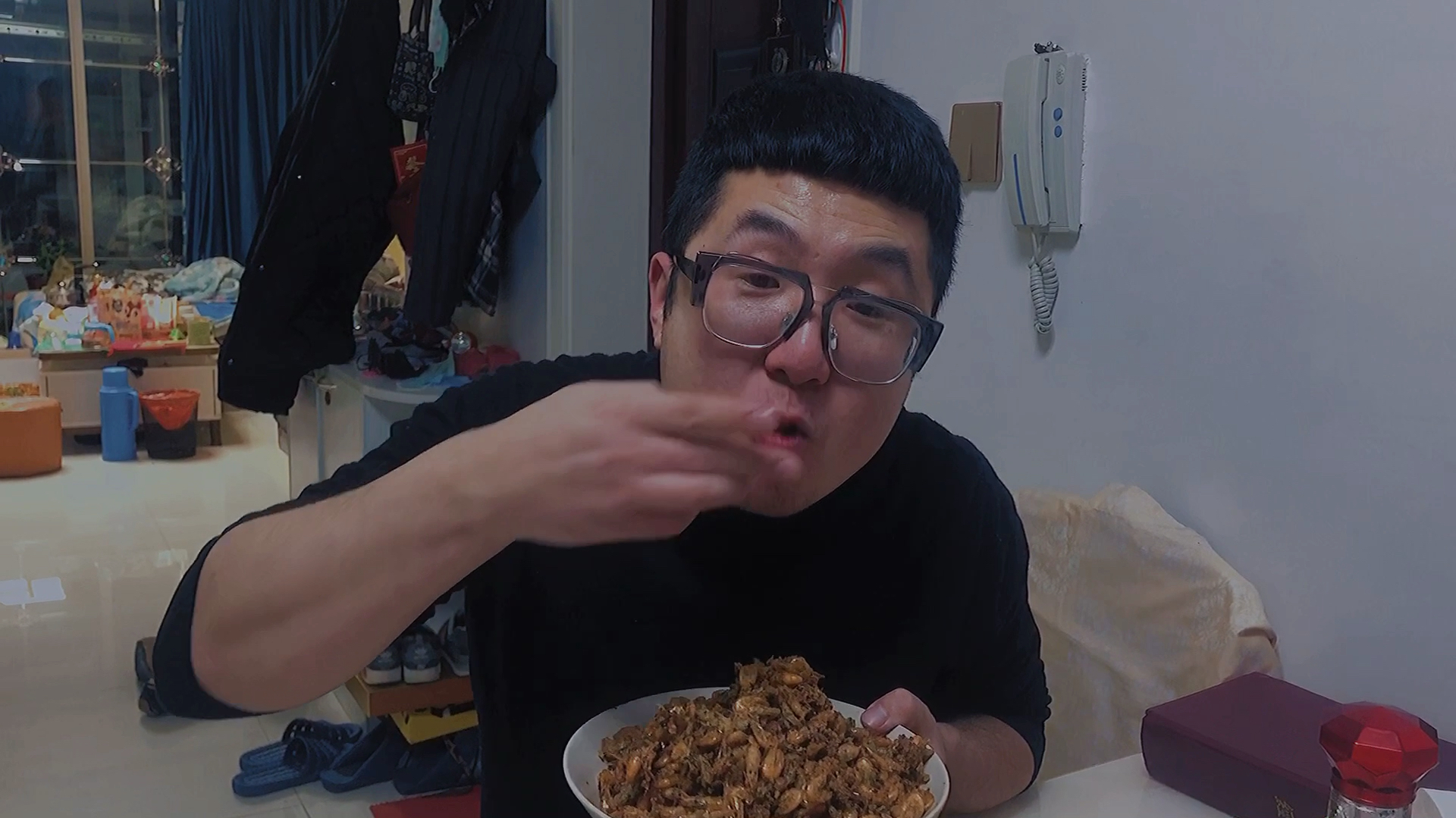 起地笼倒出2斤“死鱼烂虾” 做法简单 又脆又香