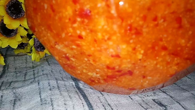新鲜的辣椒吃不完,秘制成蒜蓉辣椒酱,香辣过瘾,放1年都不会坏