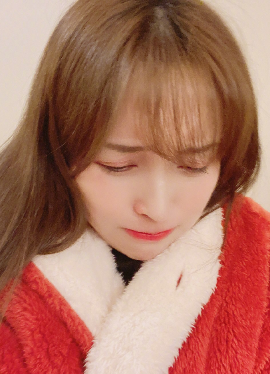 金莎动态更新自拍照,这水嫩肤色真让人羡慕不已