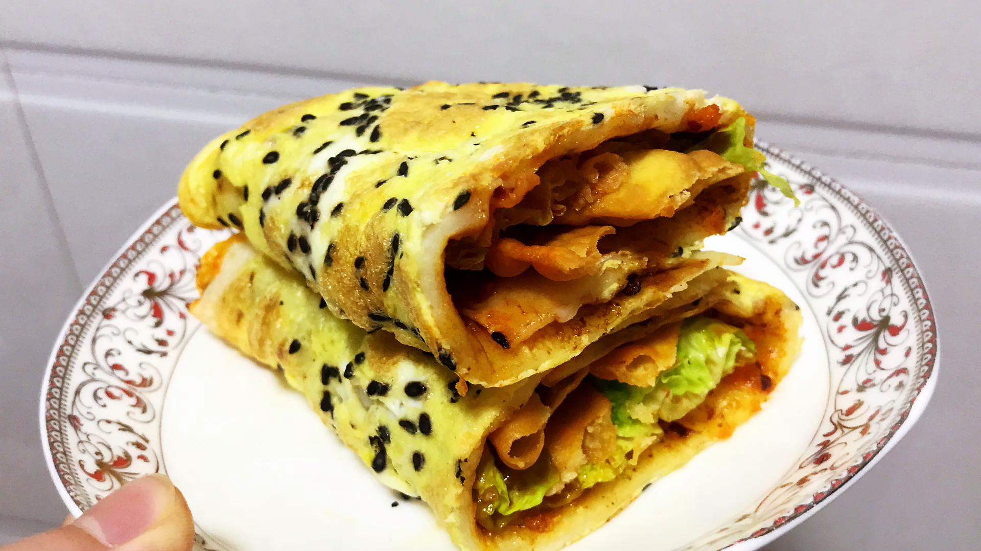 想吃煎饼果子不用再出去买,方法和比例都教给你,大人小孩都爱吃