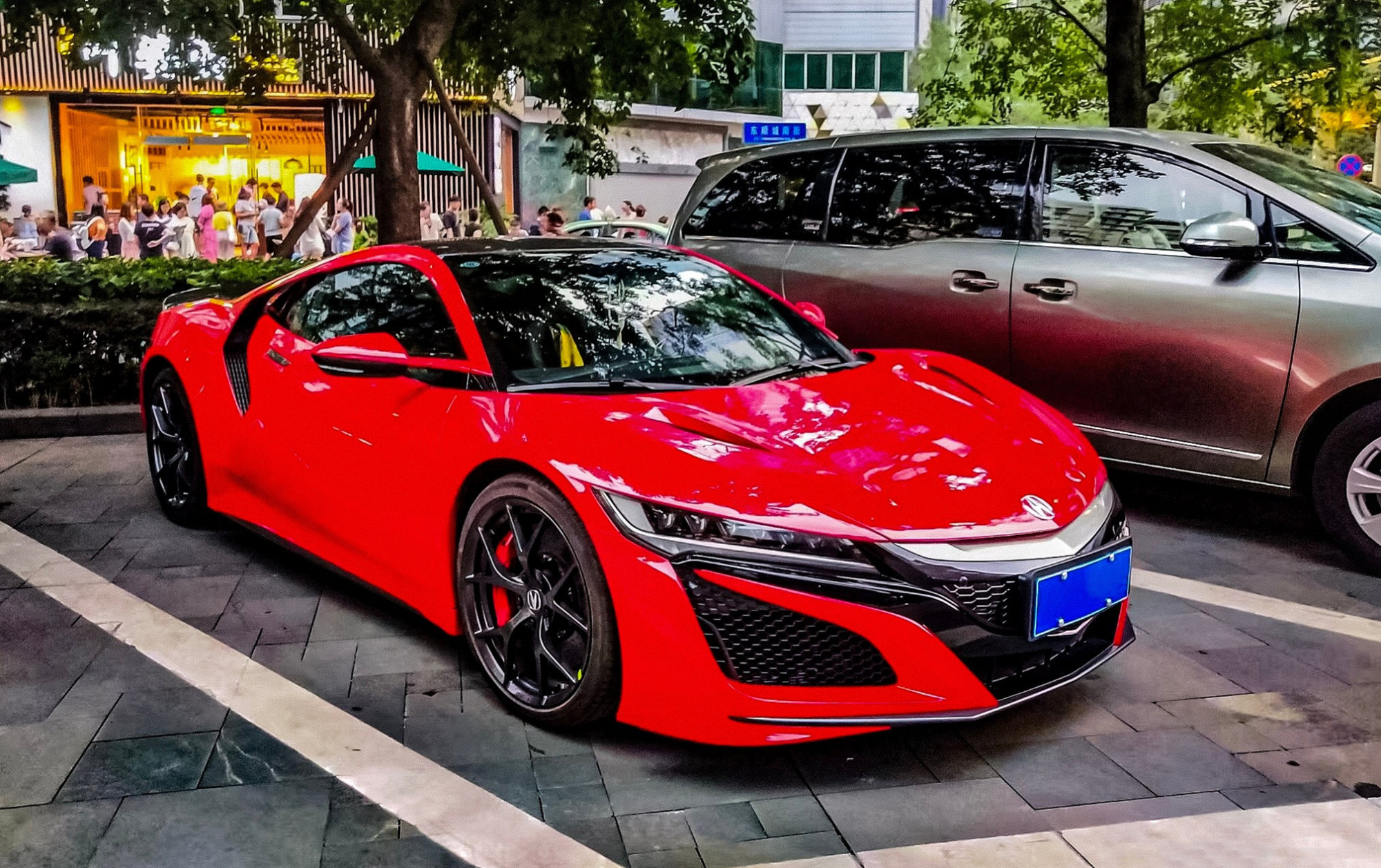 最贵的本田,官降100万后有人提车了,网友:这车还真有人买啊!